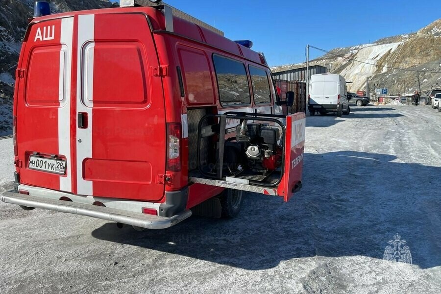 В Приамурье вылетают спасатели из Кузбасса для помощи в спасении заблокированных под землей шахтеров