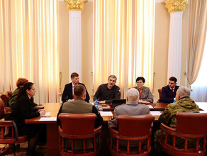 Люди похожие на амурчан губернатор Приамурья встретился с гостями из ДНР фото