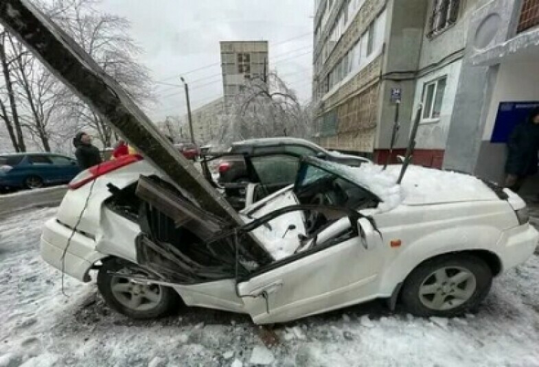 Установлено почему на автомобиль во Владивостоке обрушилась железобетонная плита видео