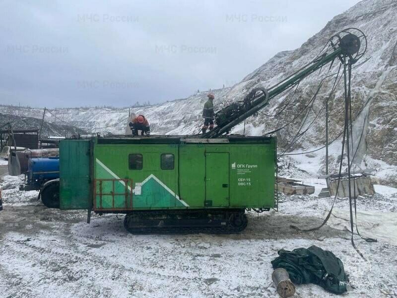 На руднике Пионер в Приамурье бурят третью скважину вывезли 63 кубометра грунта Приехал профессионал