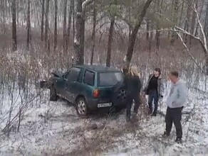 Четыре машины слетели с дороги о скользком участке трассы в Приамурье сообщают автомобилисты видео 