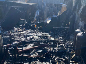В Амурской области в пожаре в доме пострадал участник СВО фото
