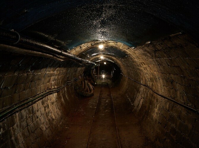 На уральской шахте произошло обрушение породы В подземной ловушке оказались люди