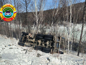 В Амурской области на федеральной трассе Лена погиб водитель КамАЗа