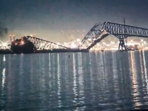В США обрушился автомобильный мост видео