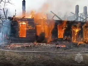 Сильный пожар тушили в Свободном видео