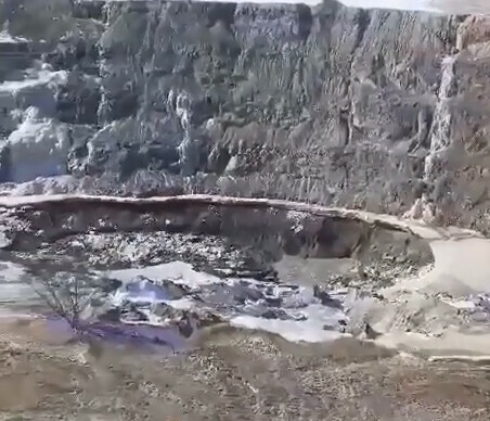 Здесь погребены пацаны появилось видео с карьера на руднике Пионер где произошел обвал горной породы