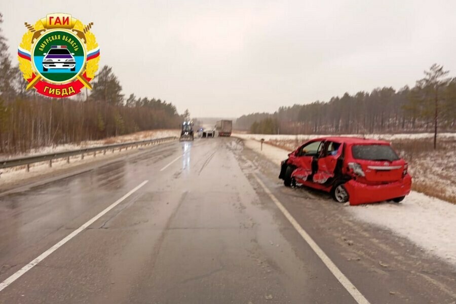 На трассе в Шимановском округе произошло ДТП в котором пострадали сразу шесть человек фото 