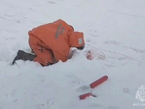 Амурские специалисты МЧС в снегопад подорвали лед реки видео 