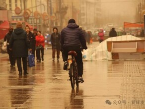 Власти Хэйхэ изза отголосков песчаной бури рекомендовали некоторым жителям не выходить на улицу