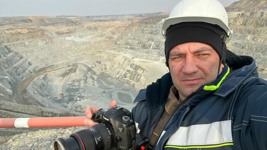 Я думал что запишу интервью со спасенными людьми видеооператор из Благовещенска Сергей Бредихин побывал на руднике Пионер после случившегося там ЧП