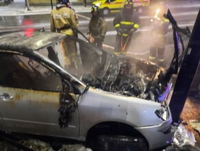 В МЧС рассказали подробности тушения пожара в автомобиле который ночью в Благовещенске врезался в столб 