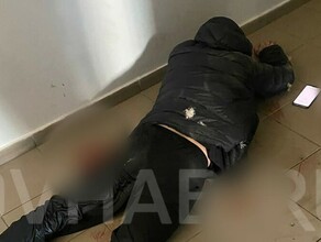 В Хабаровске неизвестный расстрелял мужчину на оживленной парковке видео