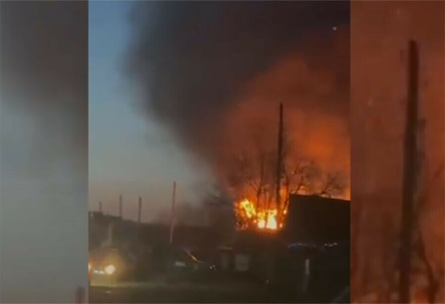 В Амурской области росгвардейцы спасли женщин и маленьких детей из горящего дома