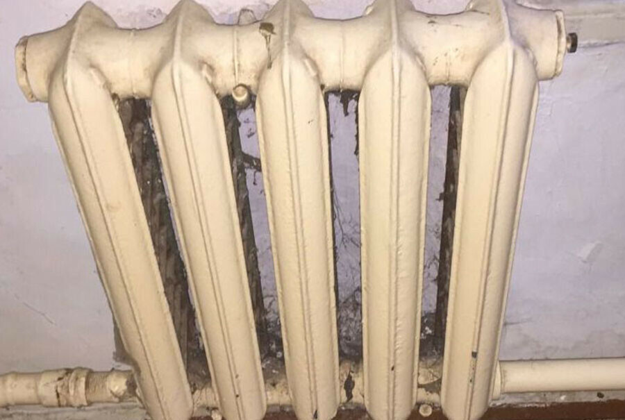 Амурчанки открутили радиаторы в чужой квартире и продали их