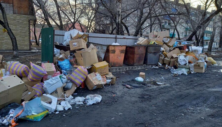 Прошу не накалять обстановку Белогорск в процессе смены регоператора по уборке переживает мусорный коллапс