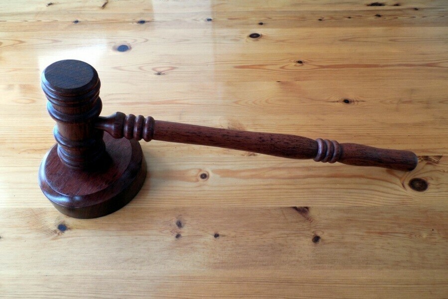 Суд в Приамурье вынес приговор чиновнице которая заработала на уличных светильниках 