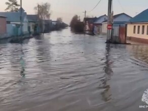 В Орске паводок прорвал дамбу Идет эвакуация населения видео 