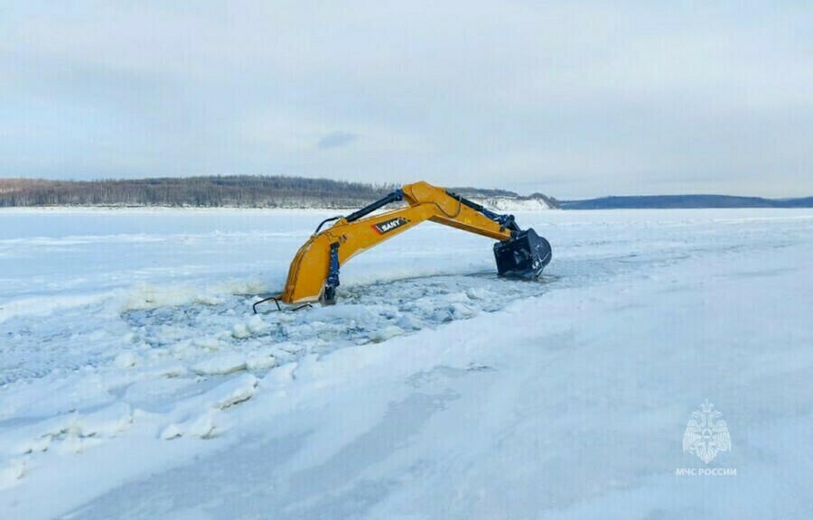 Следователи началу проверку после гибели водителя экскаватора утонувшего с техникой на Зейском водохранилище Что известно о ЧП