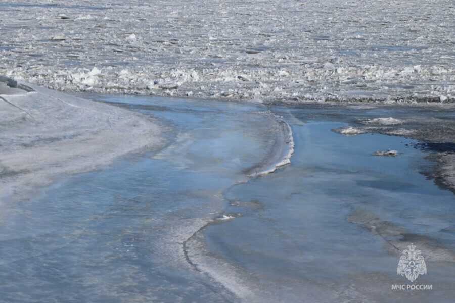 Амурчан предупреждают об опасности на реках области стремительно разрушается лед