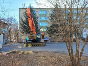 Ни дня без порыва авария произошла на водоводе на улице Театральной в Благовещенске