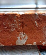 Амурские краеведы при сносе самого старого каменного дома Благовещенска обнаружили на кирпиче загадочное клеймо
