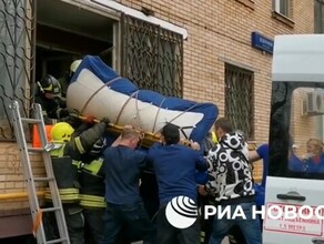 В Москве спасатели вынесли из квартиры 300килограммового мужчину