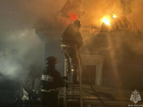 Дом сгорел в Благовещенске изза неисправной электросети фото