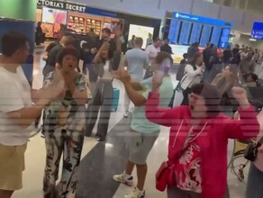 В аэропорту Дубая российские туристы устроили бунт