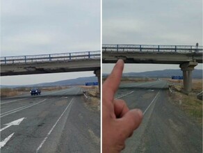 Рухнет скоро куски бетона прямо на дорогу падают Водитель предупредил об аварийном мосте по дороге на Владивосток