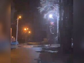 В Зее несколько улиц остались без света изза праздничных шаров Но сначала был огненный фонтан видео