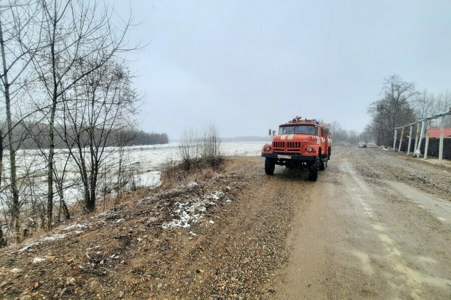 Не видели такого за всю жизнь на севере Приамурье бурно вскрылись реки  раньше чем на юге 