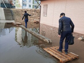 В Приамурье женщина переходила через канаву и провалилась в воду с головой