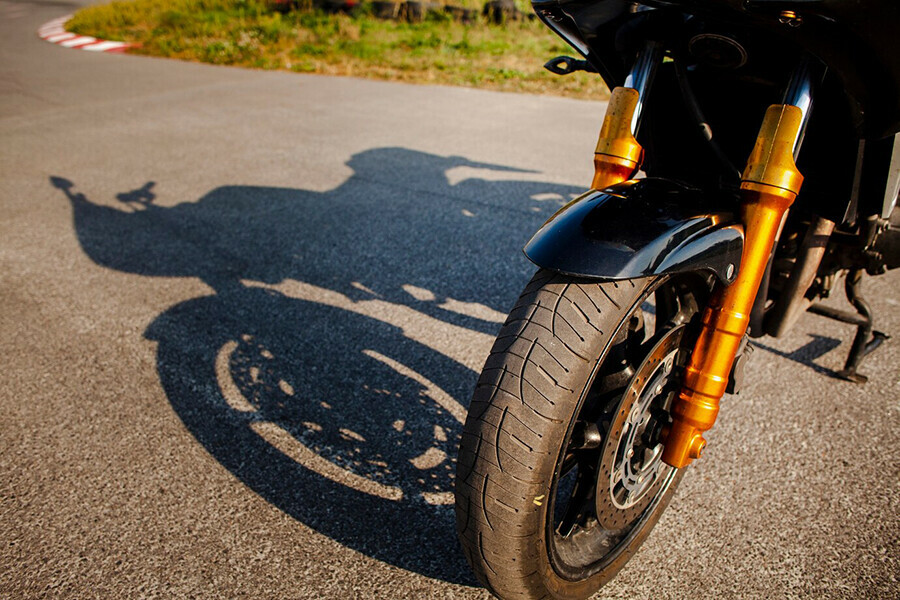 Амурчанин 13ти лет упал с мотоцикла который ему купили родители не знавшие что нужны права