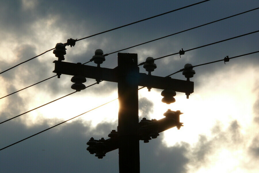 Изза прогнозируемого сильного ветра в Приамурье возможны аварии на энергосетях