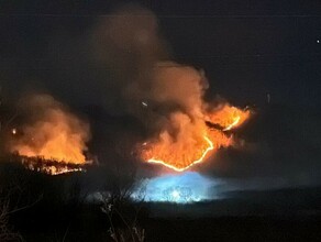 Большой ночной пожар у Белогорья превратил сопки в вулкан фото 