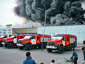 Эксперт объяснил причины быстрого развития пожара в торговом центре Хабаровска видео
