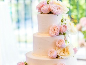 Особенности свадебных тортов весной в Москве
