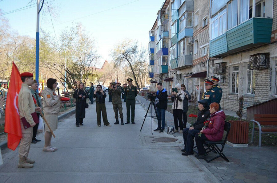 В Амурской области 100летнего ветерана войны приняли в ряды Юнармии