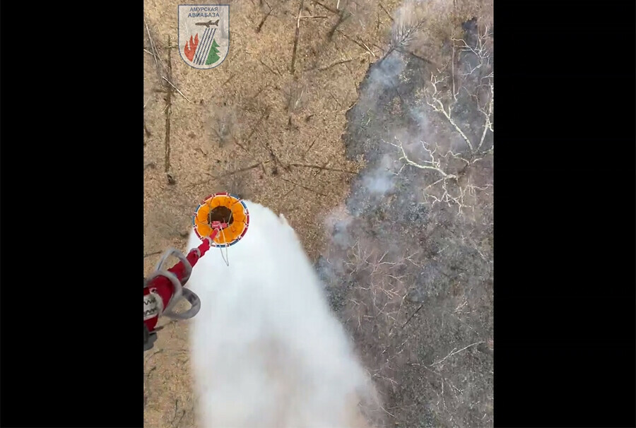 Пожар в Амурской области который возник 1 мая потушили с помощью спецустройства видео