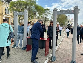 В центре Благовещенска заработали металлодетекторы фото