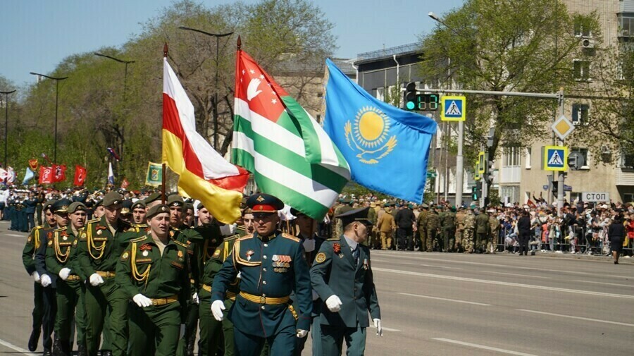 Это потрясло меня я долго не мог успокоиться Китайские студенты в сочинениях рассказали о Параде Победы в Благовещенске 