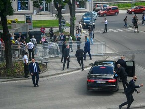 Премьера Словакии ранили после заседания правительства он в тяжелом состоянии