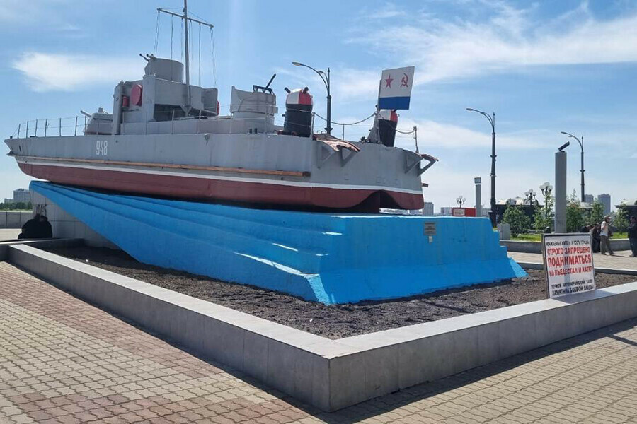 Верховный суд РФ поставил точку в споре благовещенской администрации и городского суда по поводу ограждения бронекатера фото