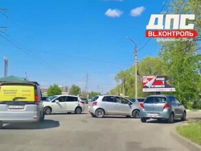 В Благовещенске изза ДТП затруднен проезд по улице Театральной 