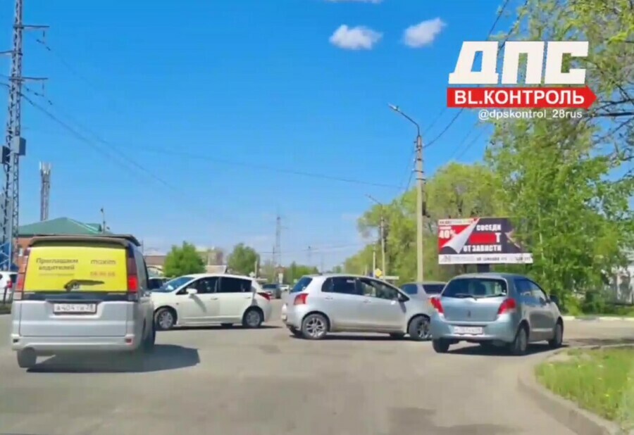 В Благовещенске изза ДТП затруднен проезд по улице Театральной 