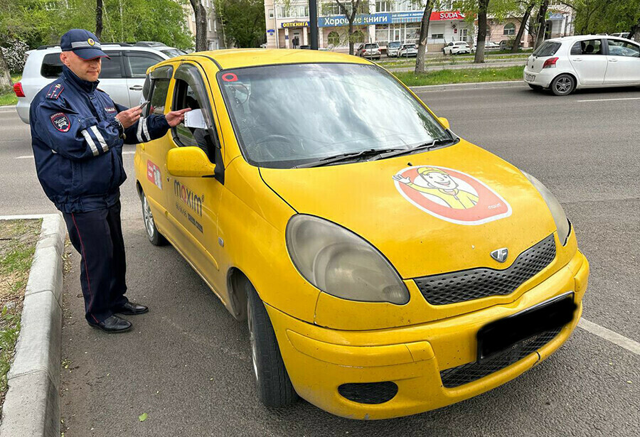 Заказала такси а приехало корыто  благовещенцы жалуются на услуги извоза