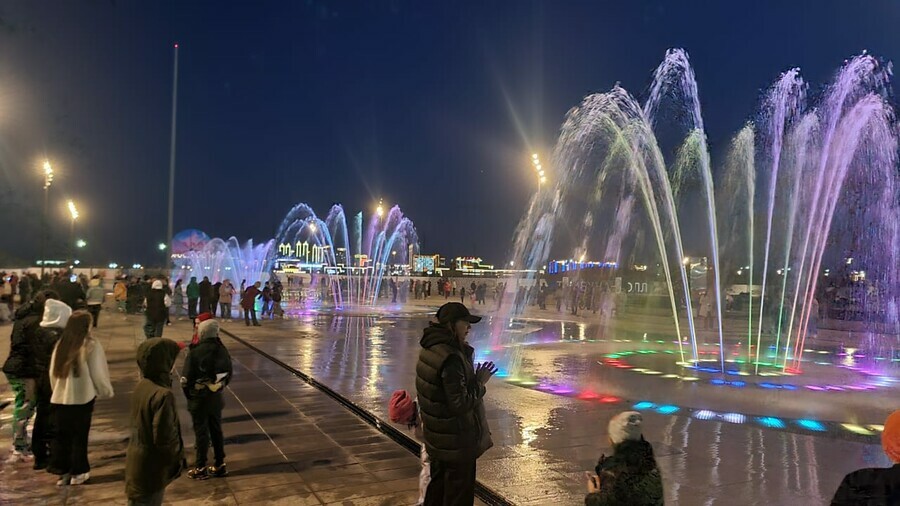 В Благовещенске открылась роскошная музыкальная аллея фонтанов фото видео