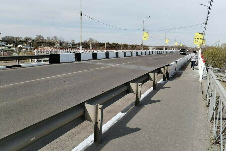 На одном из путепроводов Амурской области все непросто в Белогорске вводят режим повышенной готовности