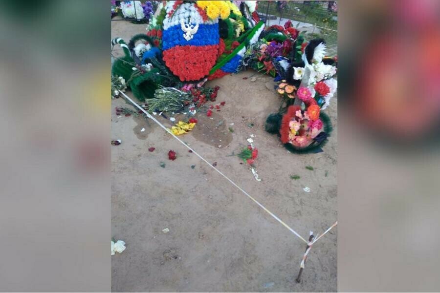 У нас деревня бунтует Такого никогда не было вдова погибшего на СВО амурчанина рассказала о погроме на его могиле видео 